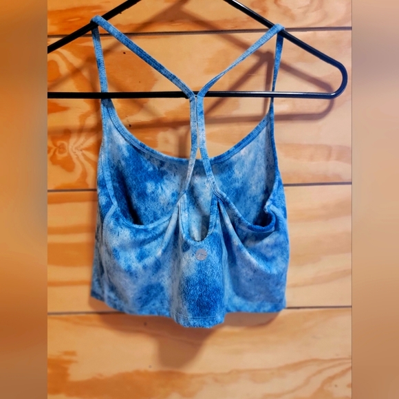 Workout top - Picture 2 of 3